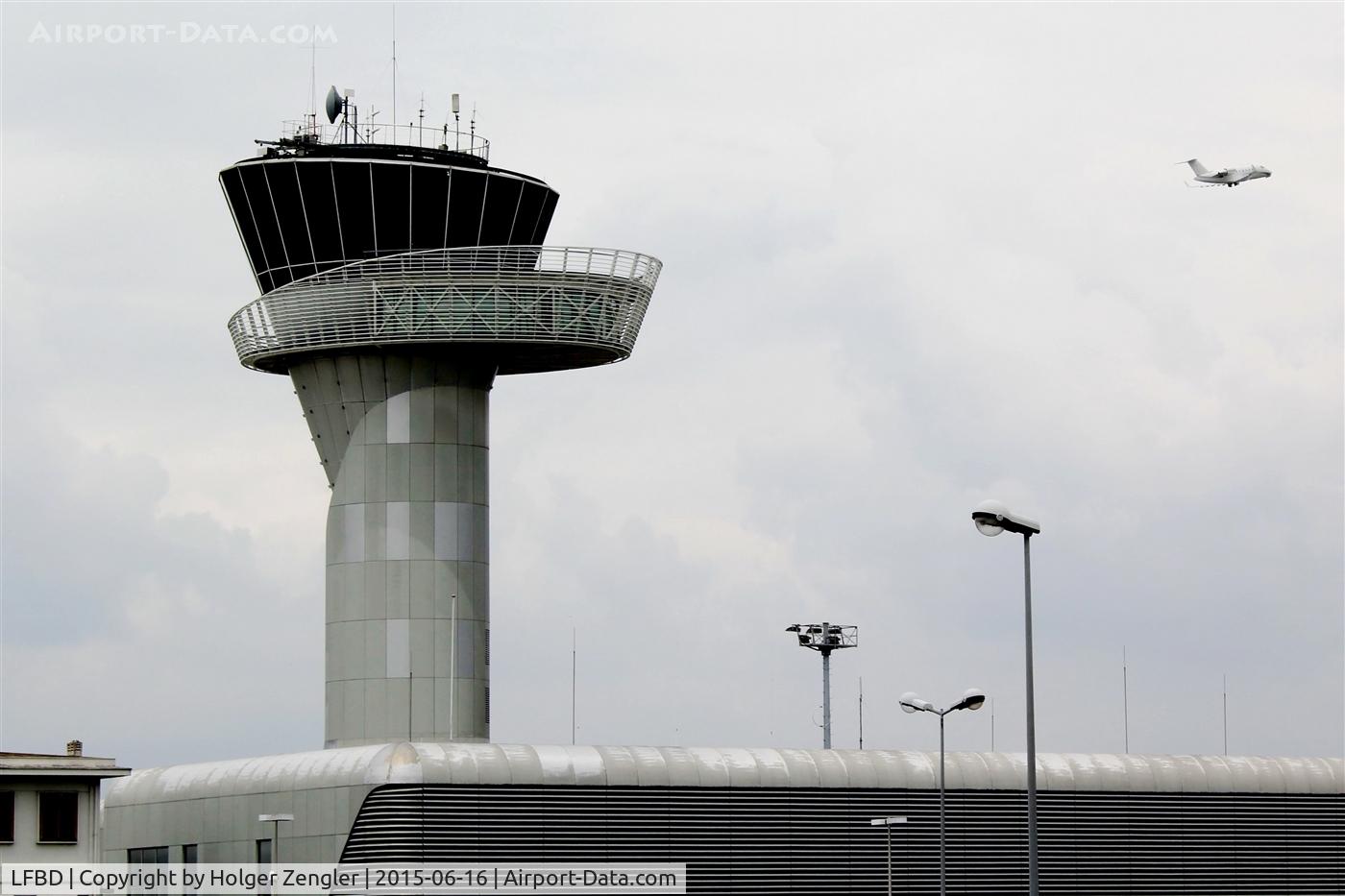 Bordeaux Airport, Merignac Airport France (LFBD) - Bordeaux tower.....
