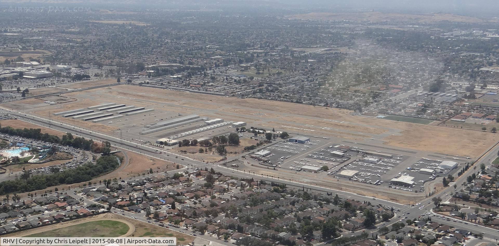 Reid-hillview Of Santa Clara County Airport (RHV) - A complete overview of Reid Hillview Airport, CA at 1000 feet from a Diamond Star DA-40.