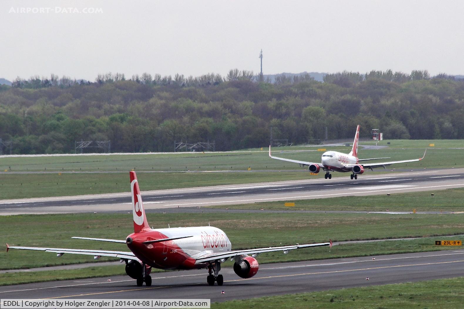 Düsseldorf International Airport, Düsseldorf Germany (EDDL) - AB meeting .....