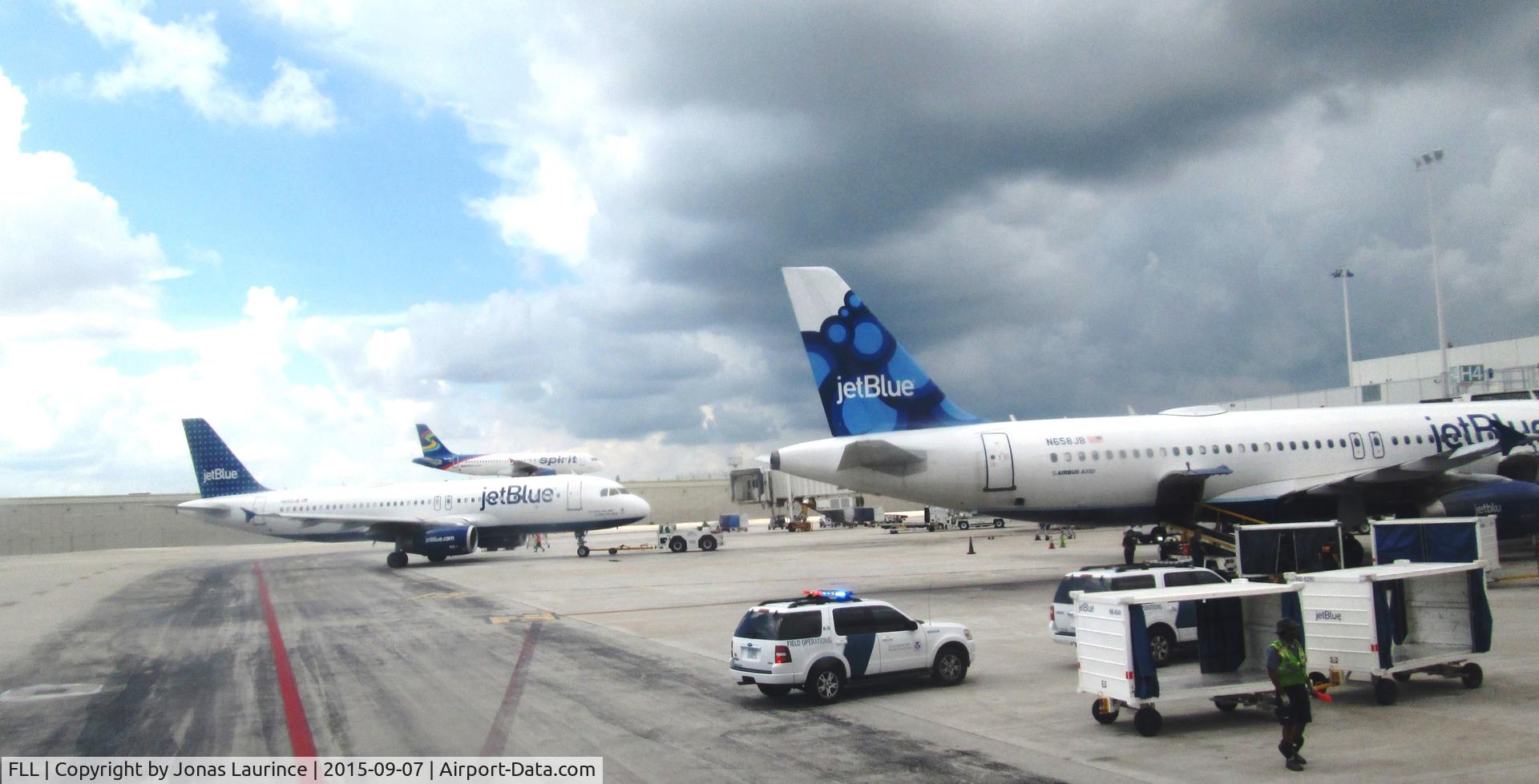 Fort Lauderdale/hollywood International Airport (FLL) - JetBlue and Spirit Aircrafts at the Fort Lauderdale International Airport