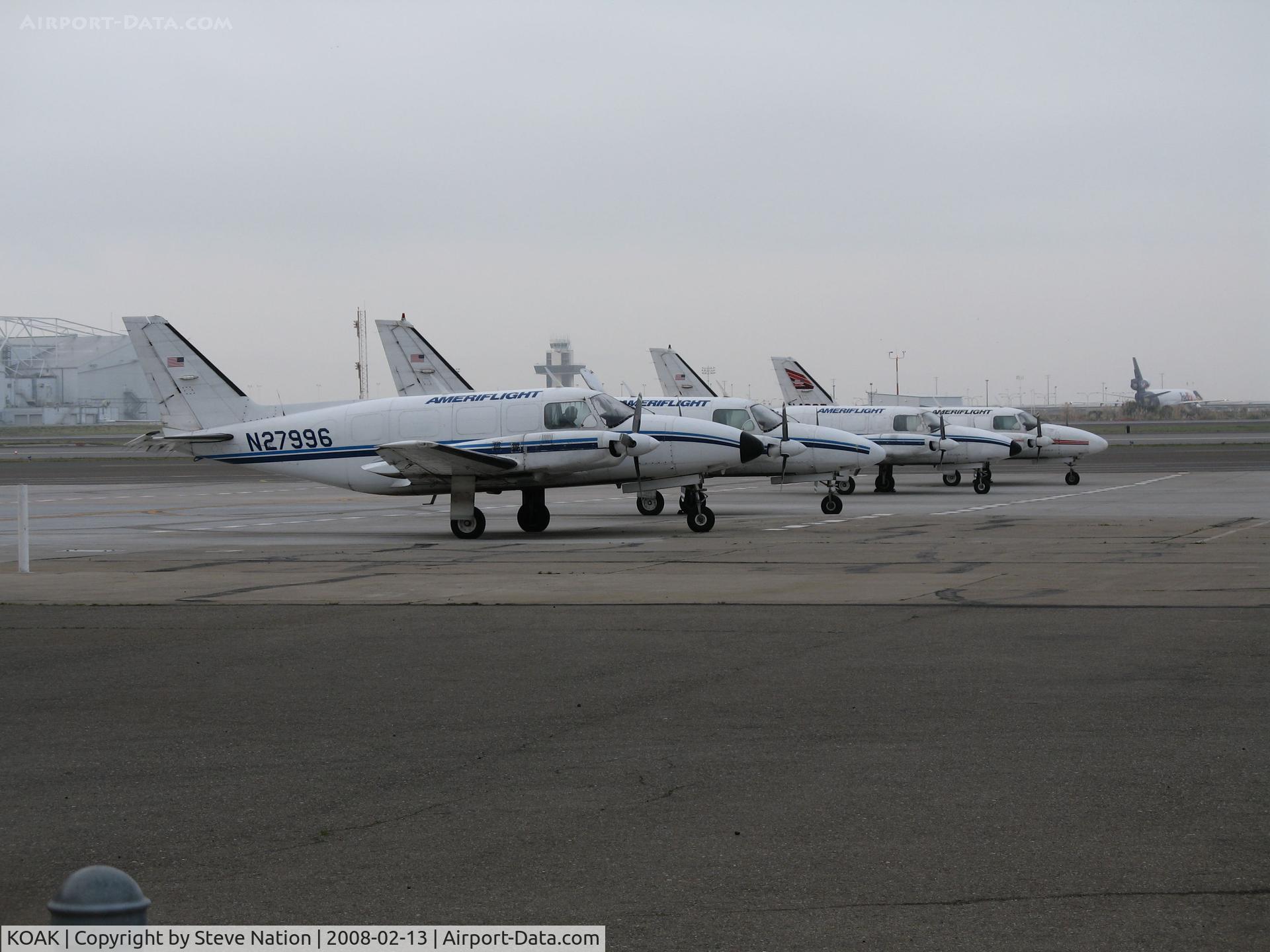 Metropolitan Oakland International Airport (OAK) - Ameriflight PA-31 Navajos getting ready for the daily 
