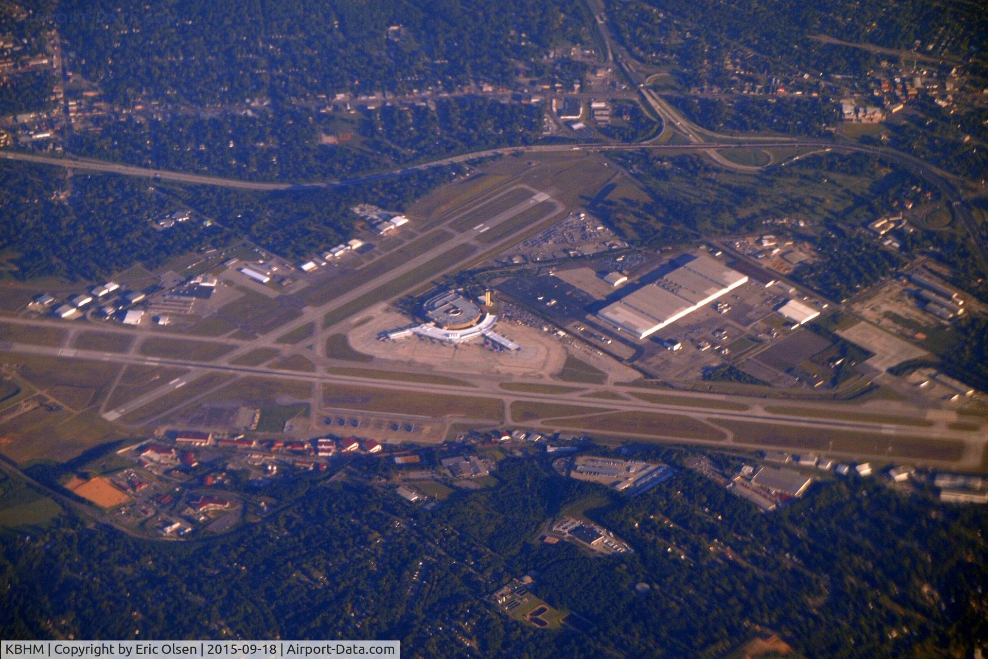 Birmingham-shuttlesworth International Airport (BHM) - Birmingham-Shuttlesworth International Airport (BHM) as seen from United Airlines flight 3976.
