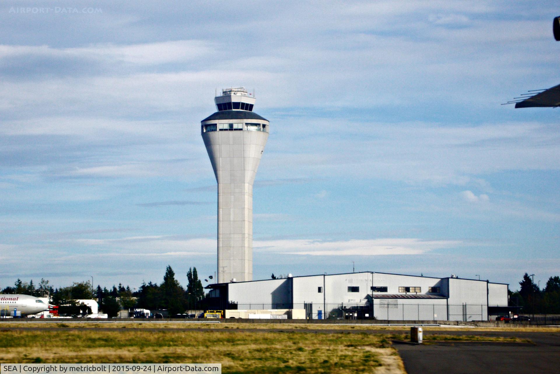 Seattle-tacoma International Airport (SEA) - Control tower