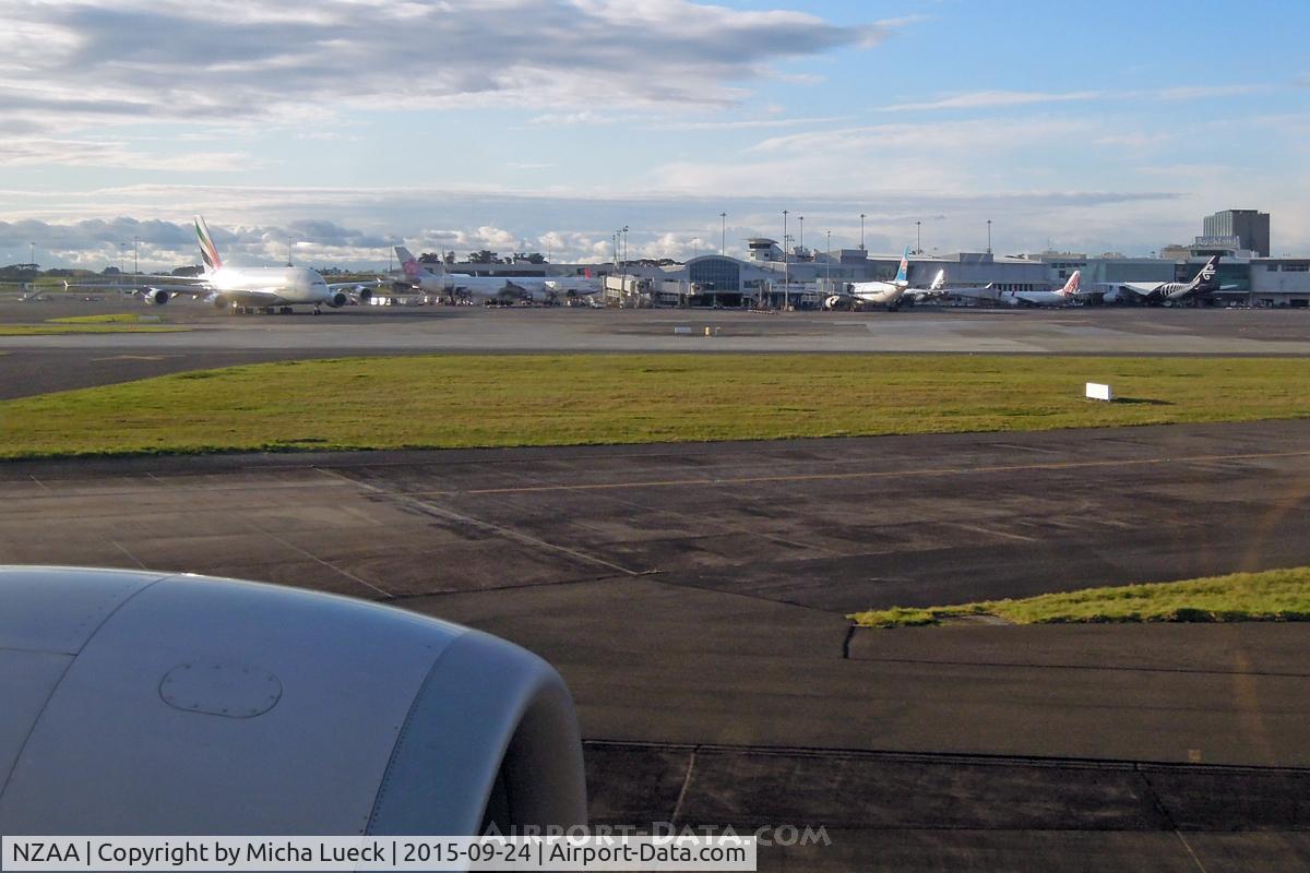 Auckland International Airport, Auckland New Zealand (NZAA) - Busy time: EK, CI, CZ, NZ, VA