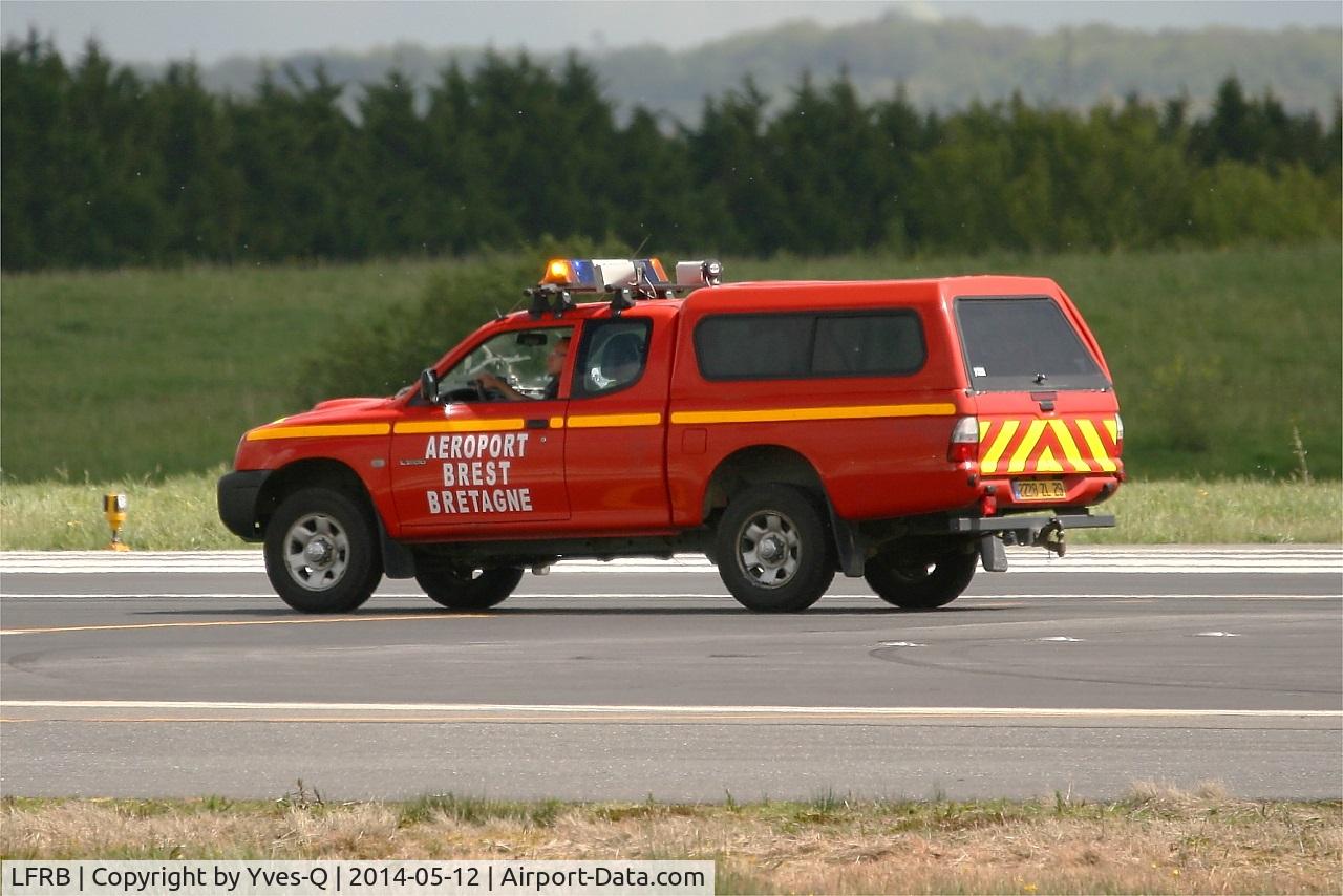 Brest Bretagne Airport, Brest France (LFRB) - Runway control, Brest-Bretagne airport (LFRB-BES)