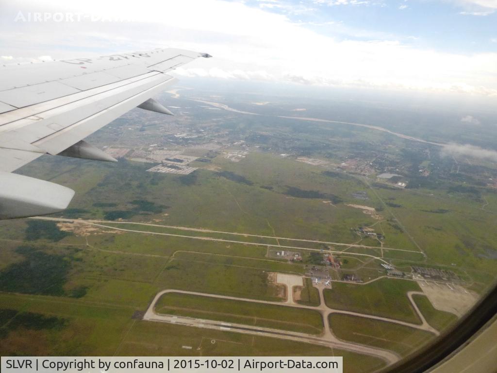 Viru Viru International Airport, Santa Cruz Bolivia (SLVR) - Overflying Viru Viru southward to return and land with northern winds, BoA B737-300, CP-2718 