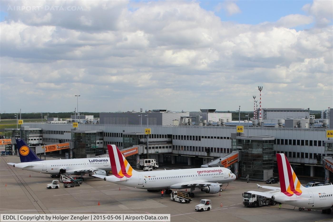 Düsseldorf International Airport, Düsseldorf Germany (EDDL) - Apron overview...