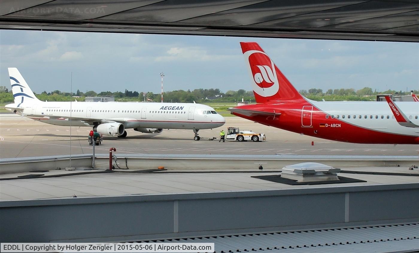 Düsseldorf International Airport, Düsseldorf Germany (EDDL) - Sitting in a café watching aircrafts thru the window...