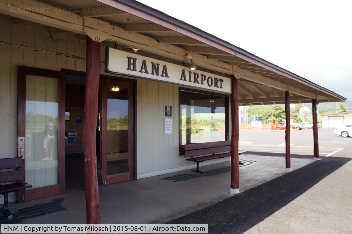 Hana Airport (HNM) - Passenger terminal