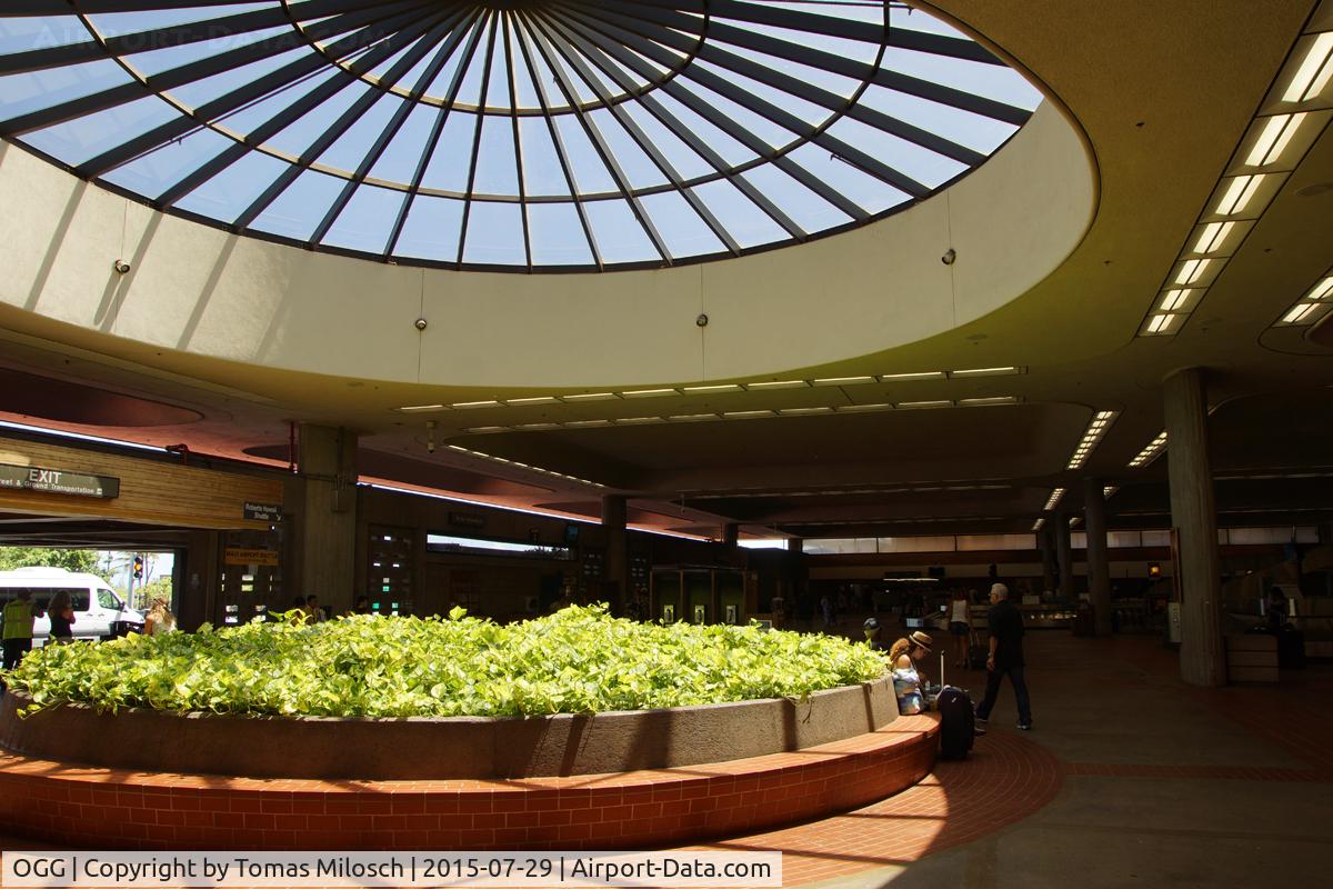 Kahului Airport (OGG) - Inside the passenger terminal
