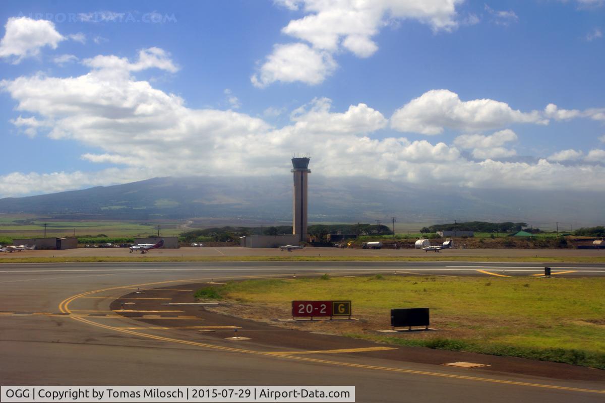 Kahului Airport (OGG) - Kahului control tower
