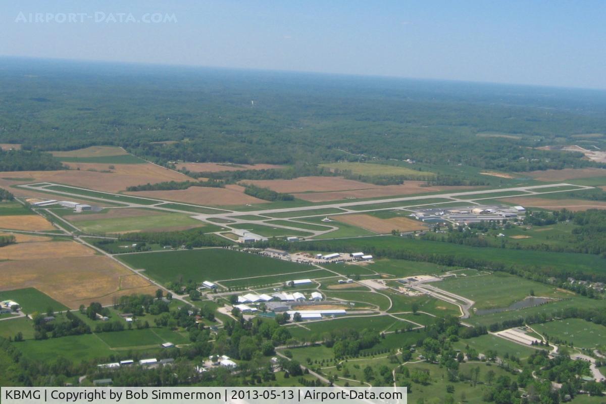 Monroe County Airport (BMG) - Looking west