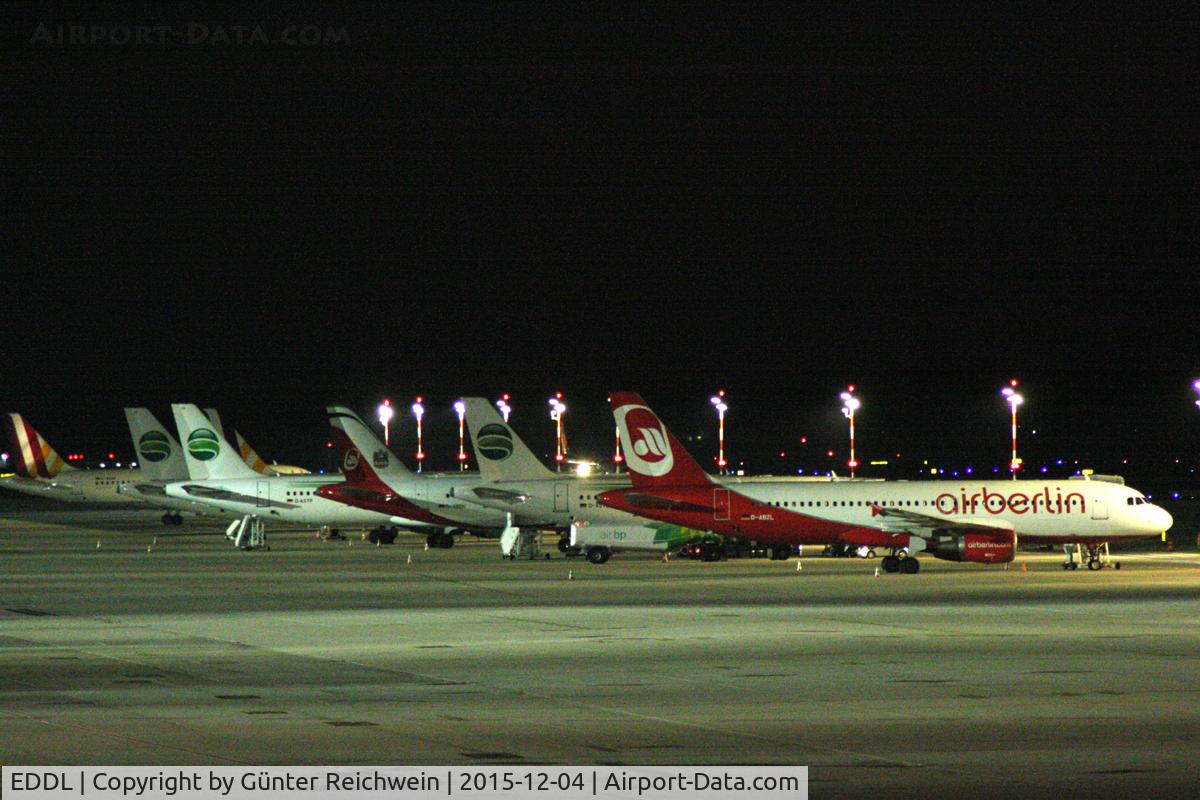 Düsseldorf International Airport, Düsseldorf Germany (EDDL) - Night view of eastern apron