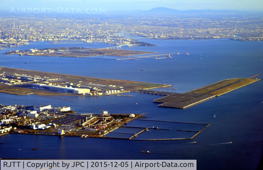 Tokyo International Airport (Haneda), Ota, Tokyo Japan (RJTT) - New 'bridge' runway. Shortly after sunrise