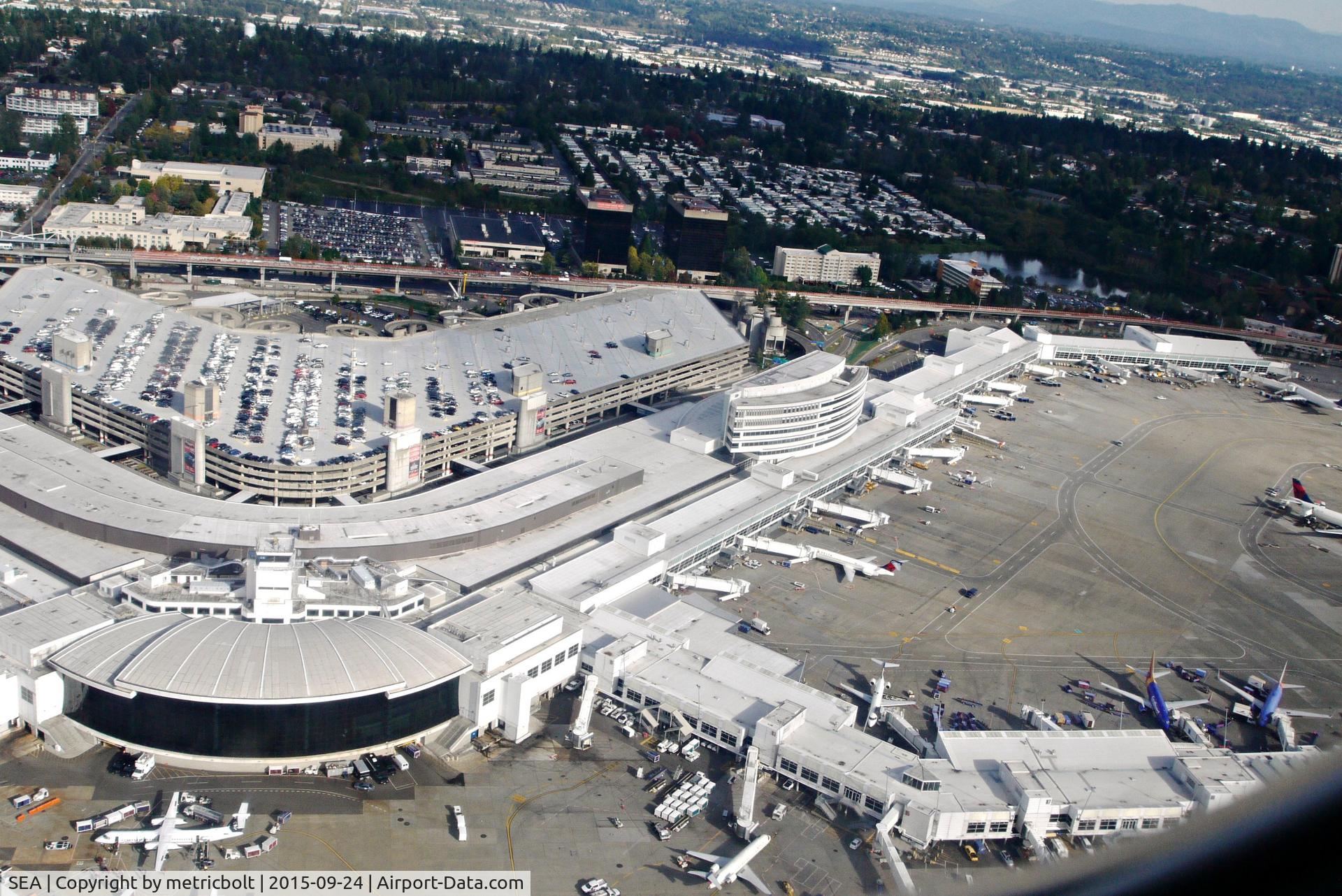 Seattle-tacoma International Airport (SEA) - Shortly after takeoff