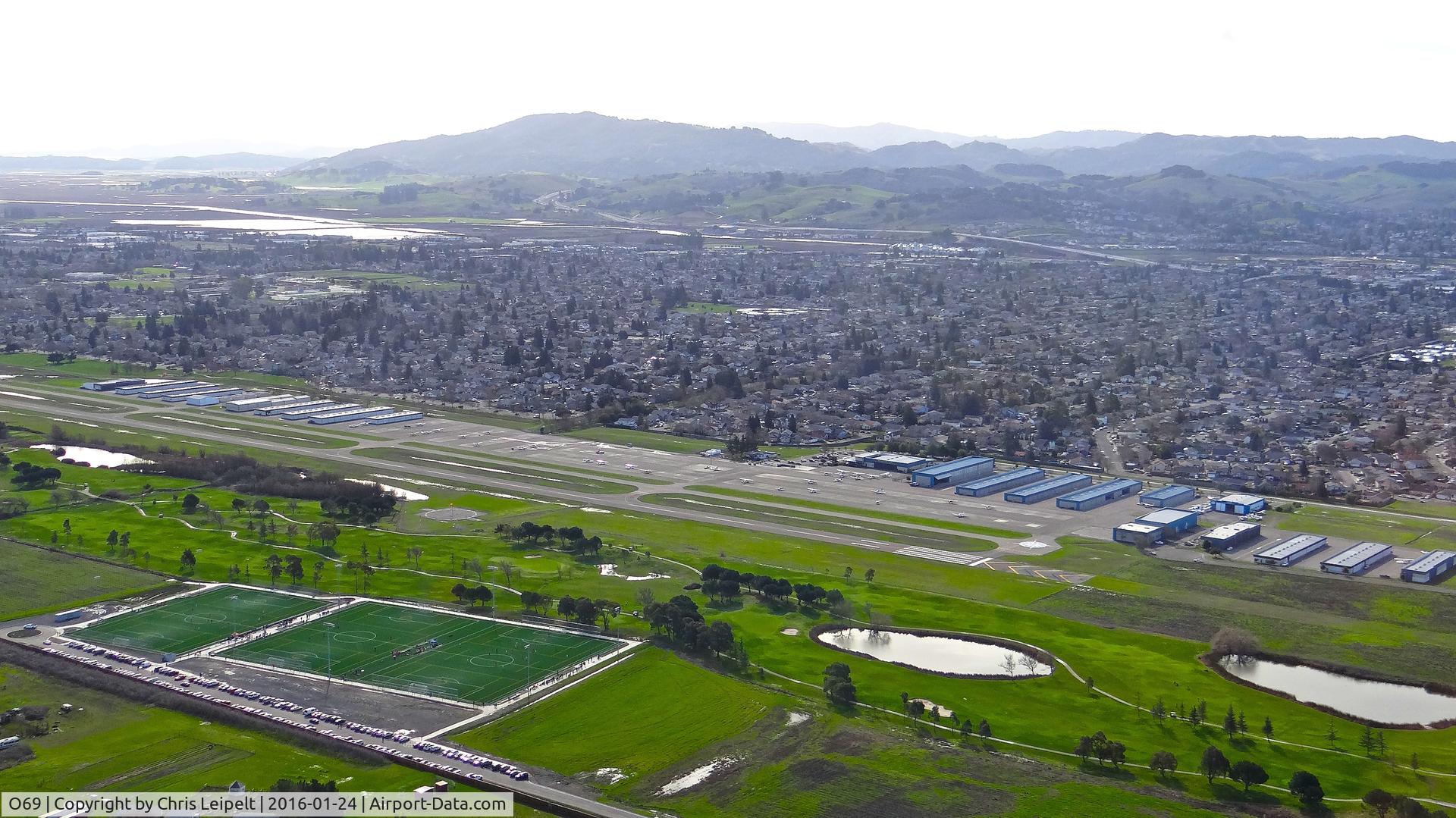 Petaluma Municipal Airport (O69) - Departing Petaluma Municipal Airport, Petaluma, CA on a right downwind departure in Diamond Star 40 N171CB. Headed back home to Reid Hillview KRHV.