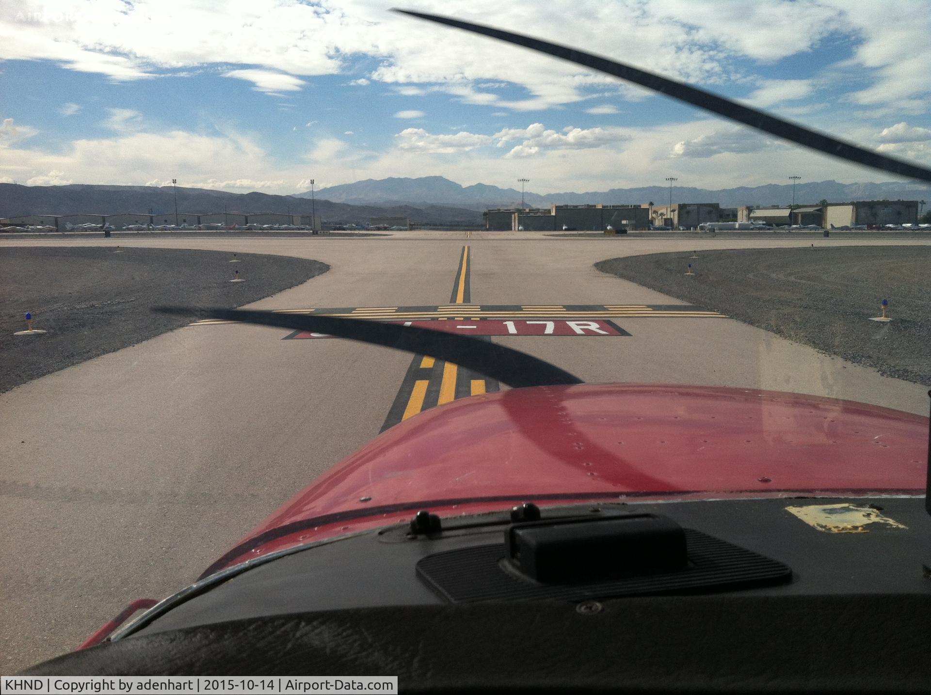 Henderson Executive Airport (HND) - Taxing off 35L at KHND in N64023