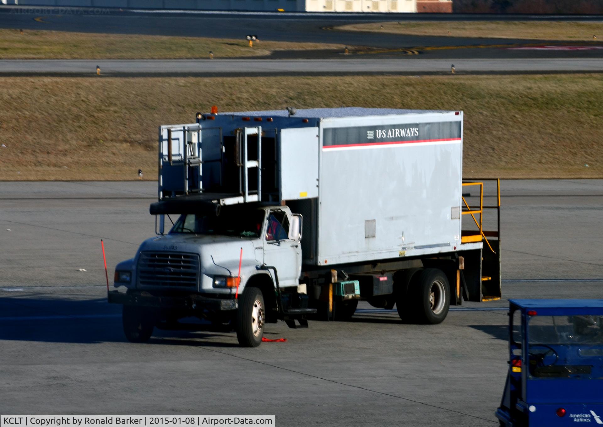 Charlotte/douglas International Airport (CLT) - Catering truck CLT 
