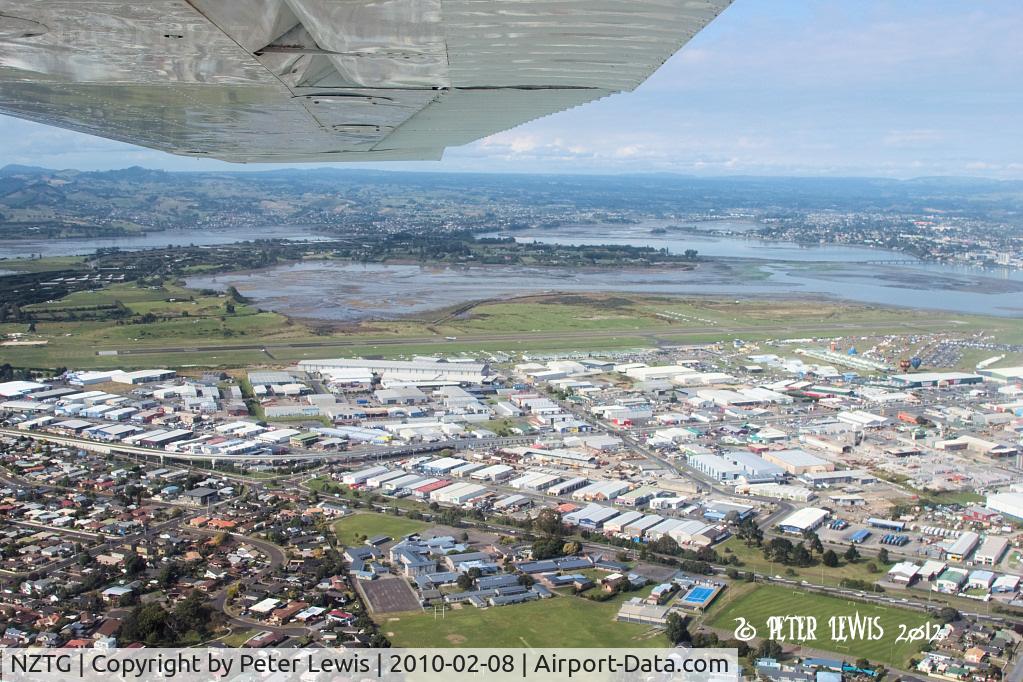 Tauranga Airport, Tauranga New Zealand (NZTG) - turning base TG