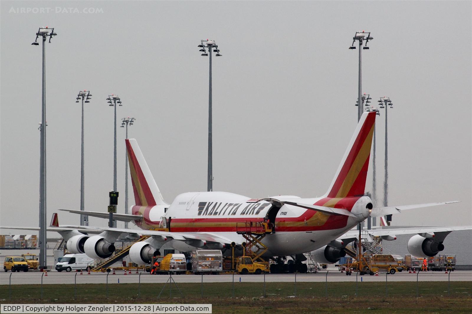 Leipzig/Halle Airport, Leipzig/Halle Germany (EDDP) - All hands on deck on apron 5.....
