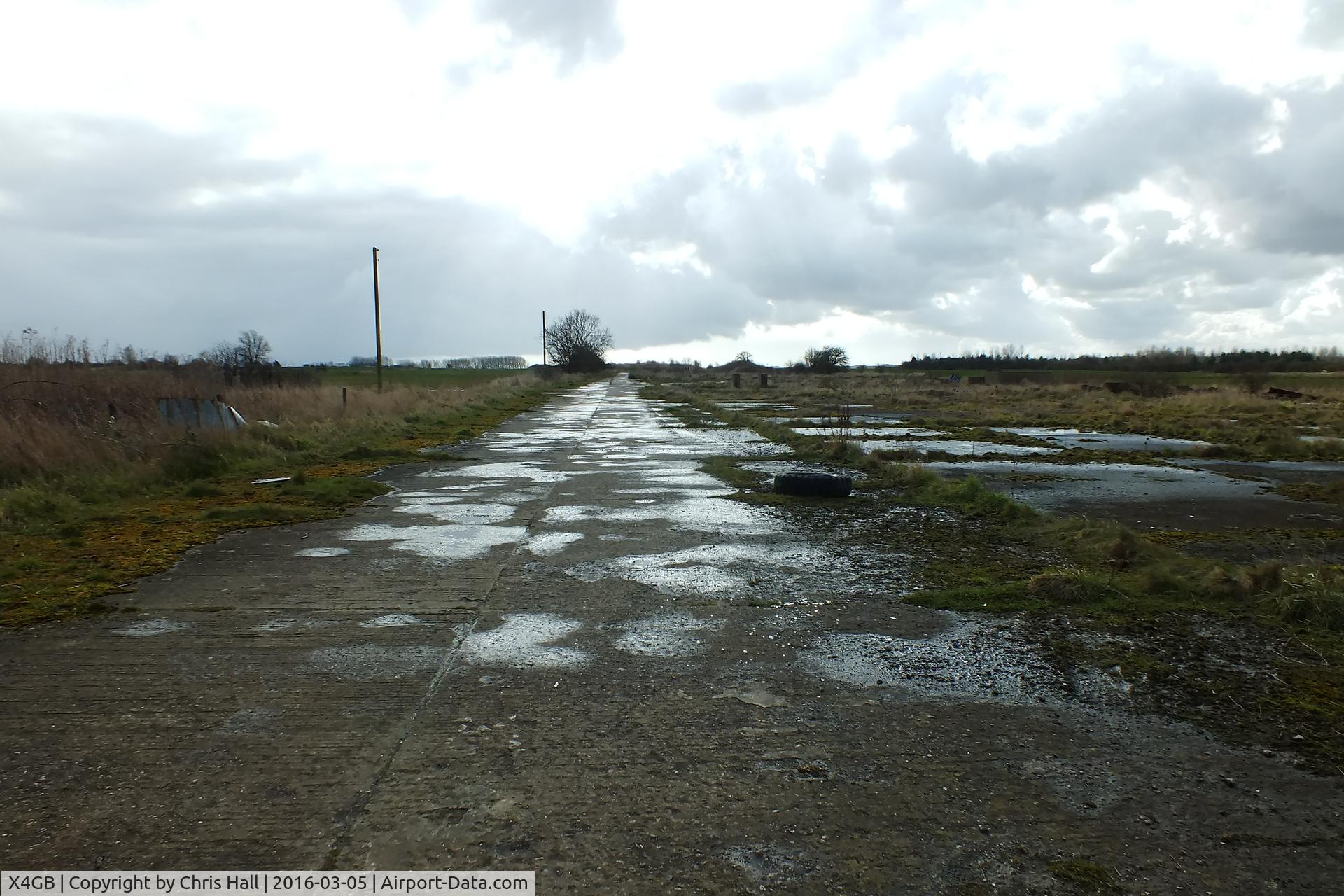 X4GB Airport - Northern end of the main runway at the former RAF Grimsby