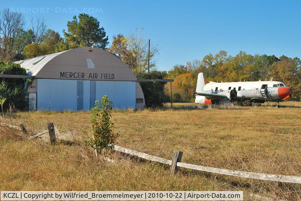 Tom B. David Fld Airport (CZL) - Near Calhoun Airport is Mercer Air Field on the other side of the I-75.