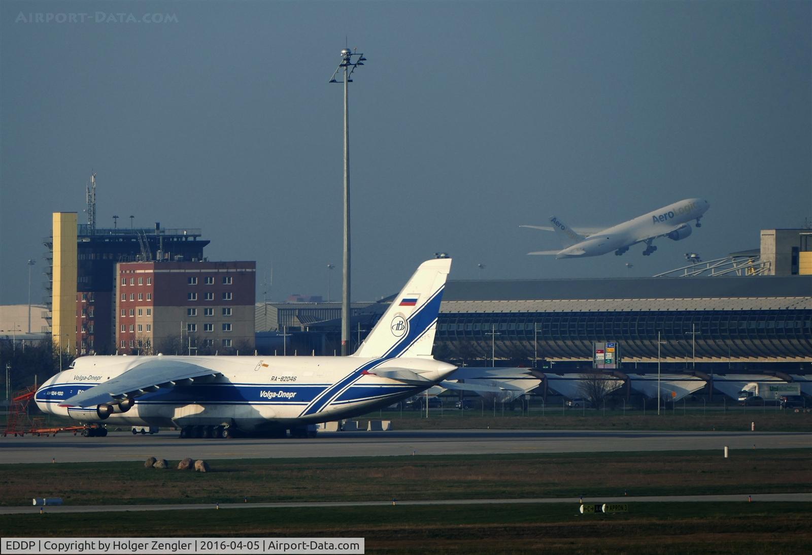 Leipzig/Halle Airport, Leipzig/Halle Germany (EDDP) - View to apron 3 with AN 124 while a triple seven of AeroLogic is leaving westbound on rwy 26L....