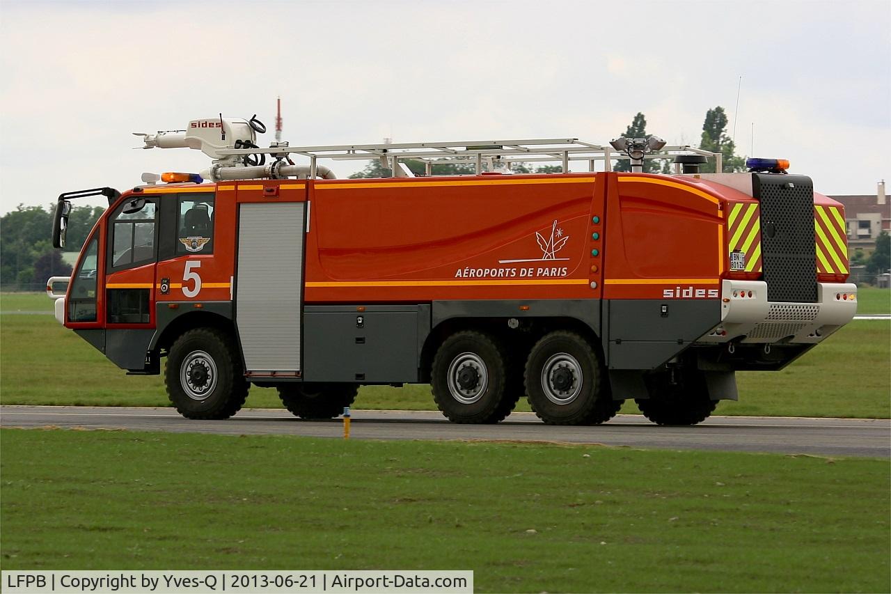 Paris Airport,  France (LFPB) - Fire truck, Paris-Le Bourget airport (LFPB-LBG)