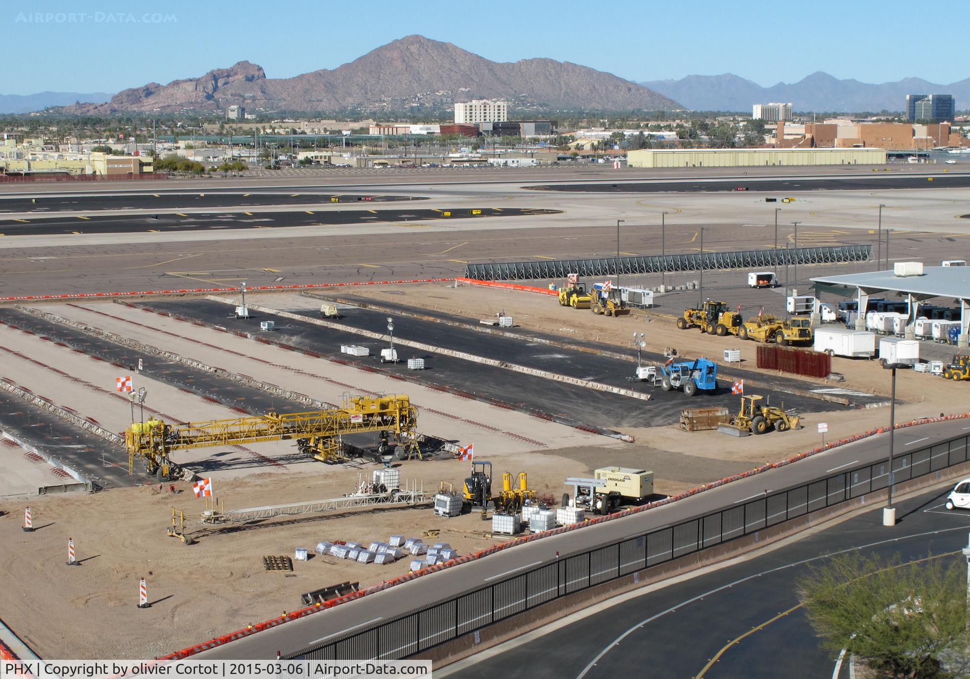 Phoenix Sky Harbor International Airport (PHX) - expanding the tarmac ?