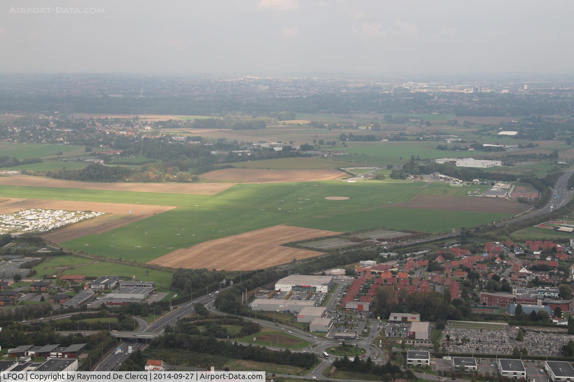 Lille Marcq-en-Baroeul Airport, Lille France (LFQO) - Downwind to rwy 35 with SE-IID, looking eastward.