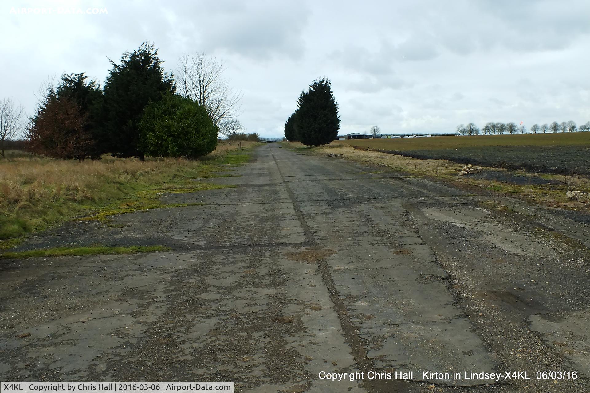 X4KL Airport - peri track at Kirton in Lyndsey