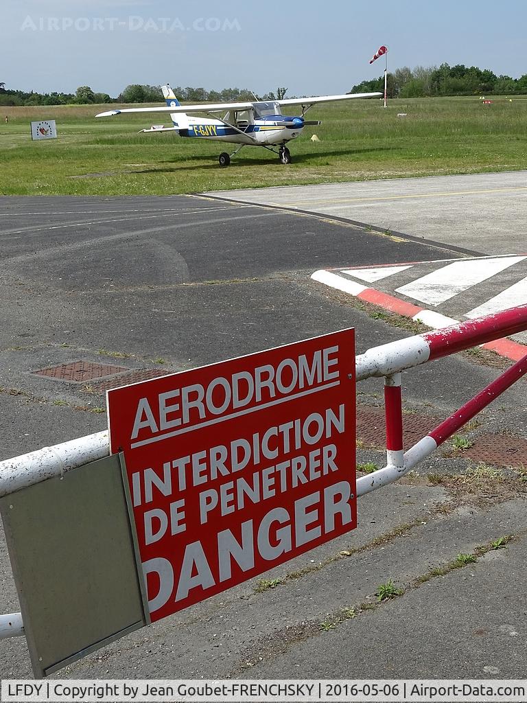 Bordeaux Yvrac Airport, Bordeaux France (LFDY) - aéro-club de Bordeaux Yvrac