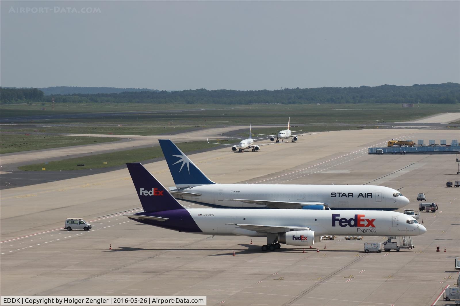 Cologne Bonn Airport, Cologne/Bonn Germany (EDDK) - Southern view along FedEx apron.....