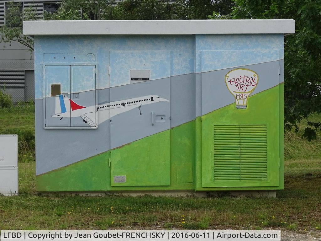 Bordeaux Airport, Merignac Airport France (LFBD) - Aéro street art
