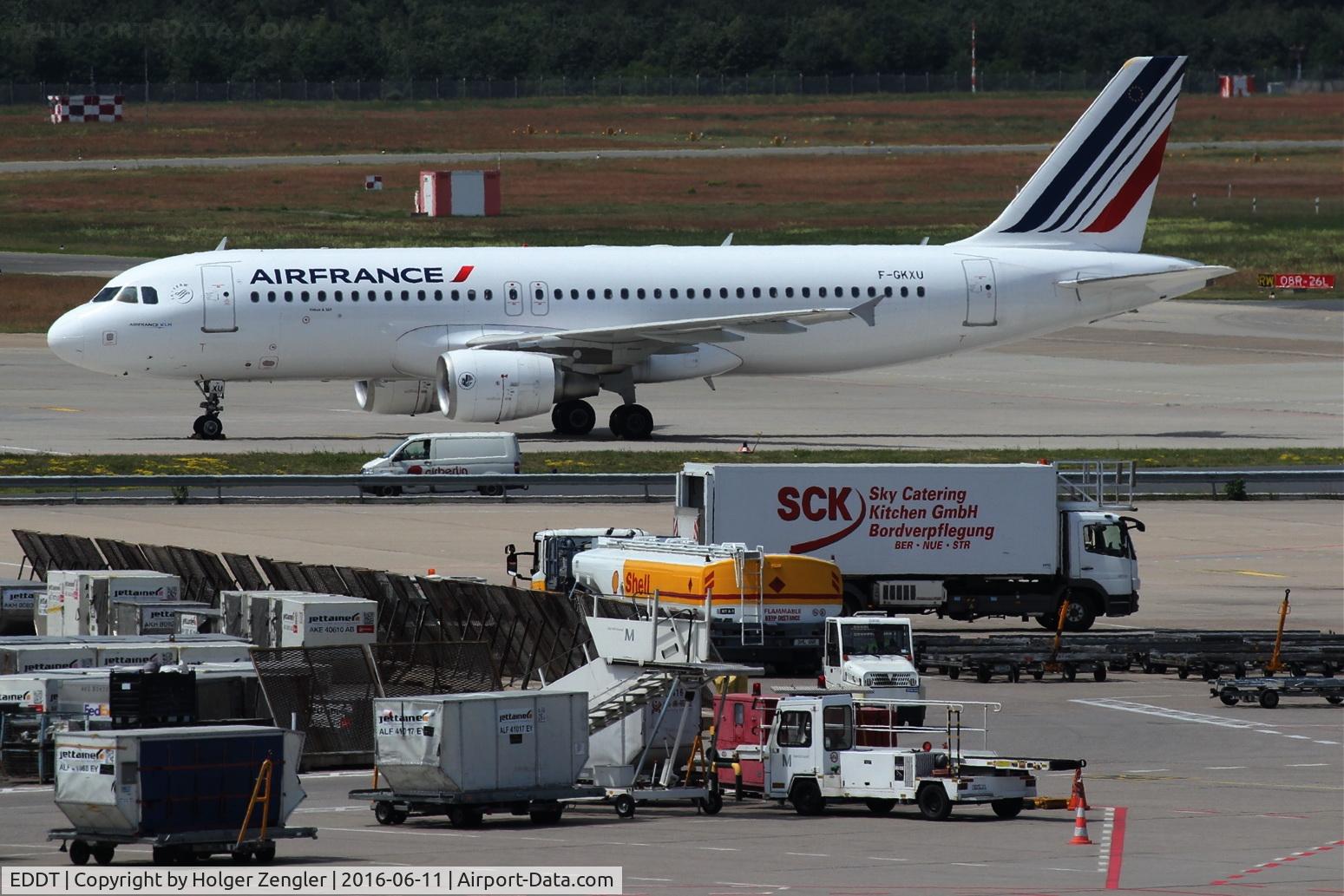 Tegel International Airport (closing in 2011), Berlin Germany (EDDT) - Aircraft and more you´ll see in this parts of airport,,,,