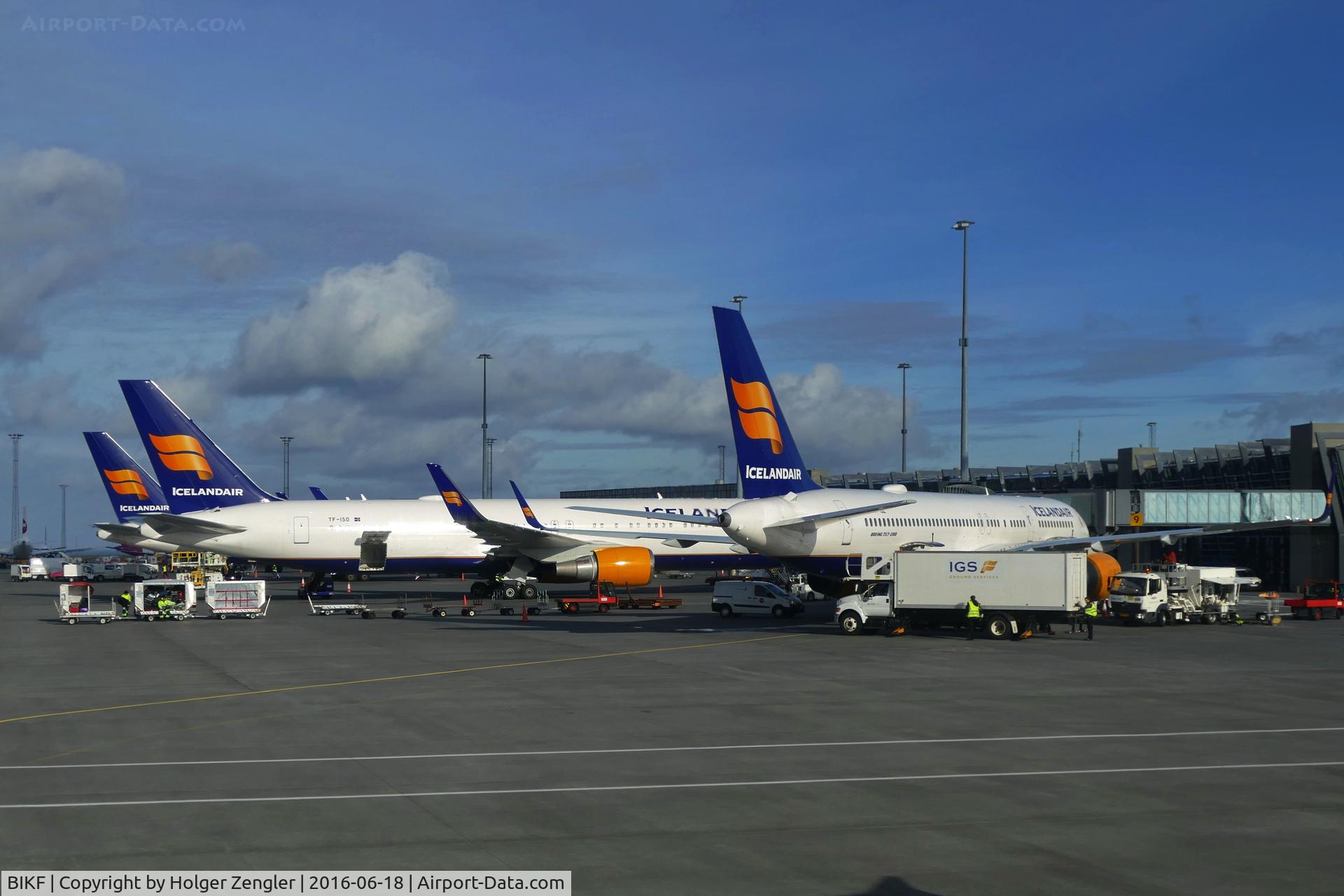 Keflavík International Airport (Flugstöð Leifs Eiríkssonar), Keflavík Iceland (BIKF) - Morning light on Islandian aircrafts...