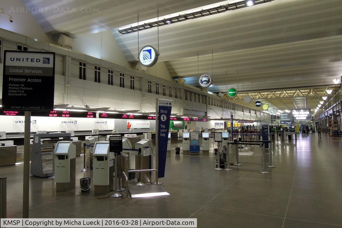 Minneapolis-st Paul Intl/wold-chamberlain Airport (MSP) - Midnight arrival, and the terminal is deserted