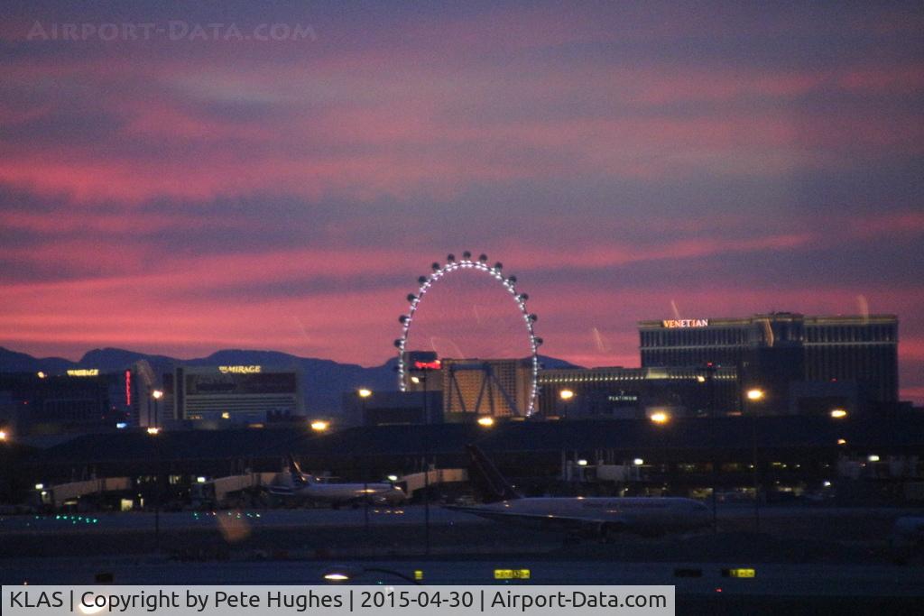 Harry Reid International Airport (LAS) - Las Vegas by night
