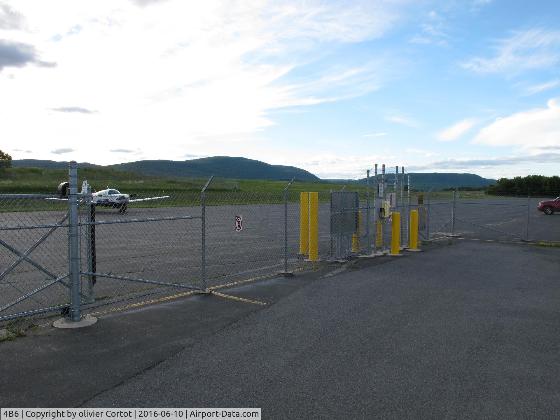 Ticonderoga Municipal Airport (4B6) - the tarmac