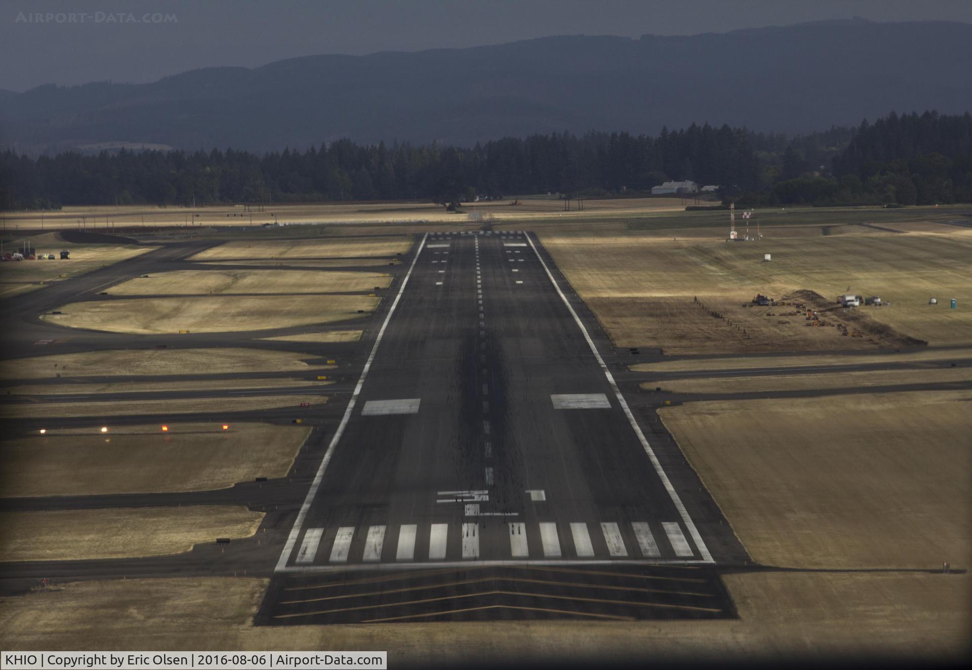 Portland-hillsboro Airport (HIO) - On final to KHIO.