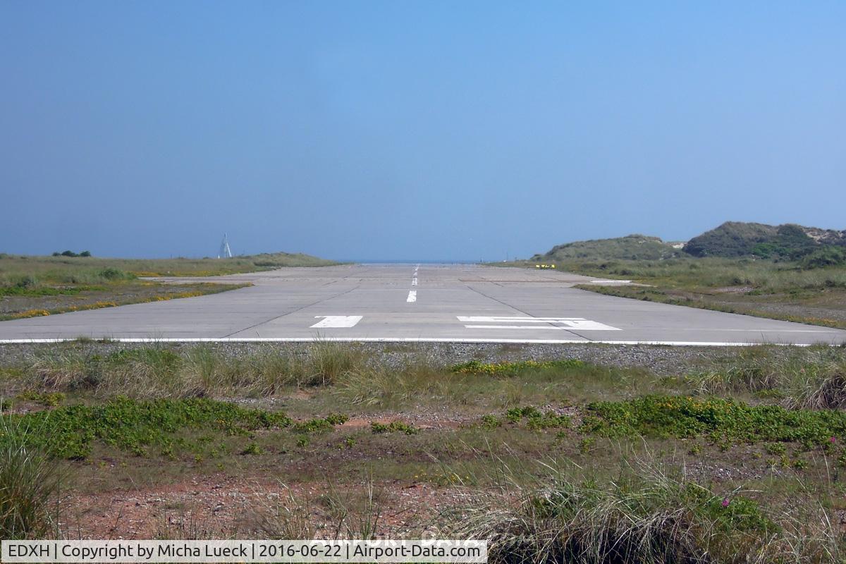 EDXH Airport - Runway 15 at Helgoland Düne