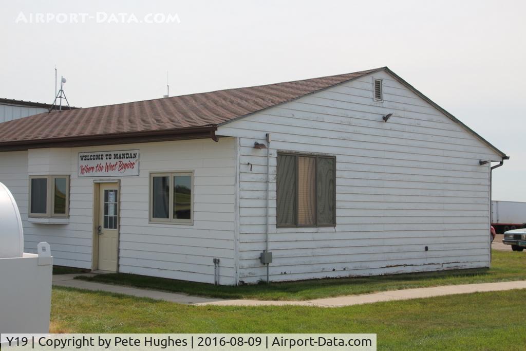 Mandan Municipal Airport (Y19) - Mandan, ND