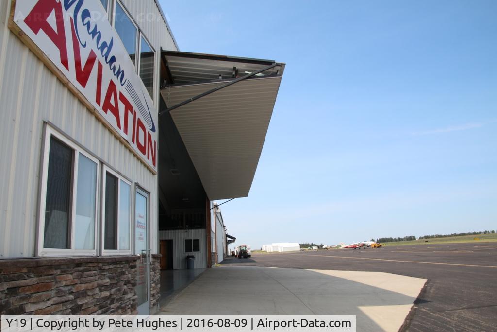 Mandan Municipal Airport (Y19) - Mandan, ND