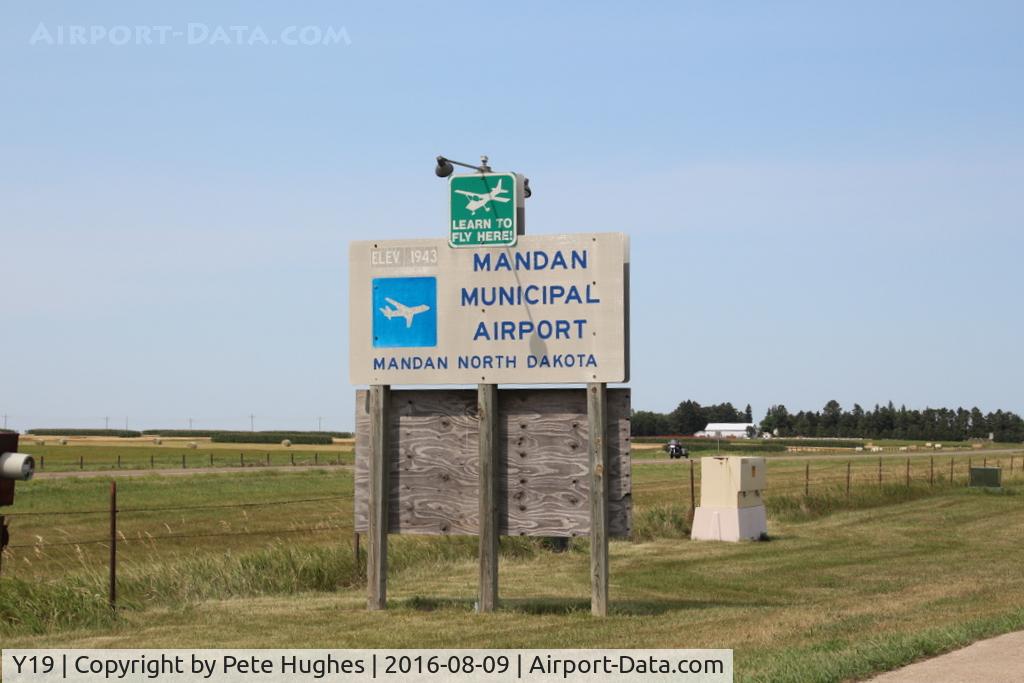 Mandan Municipal Airport (Y19) - Mandan, ND