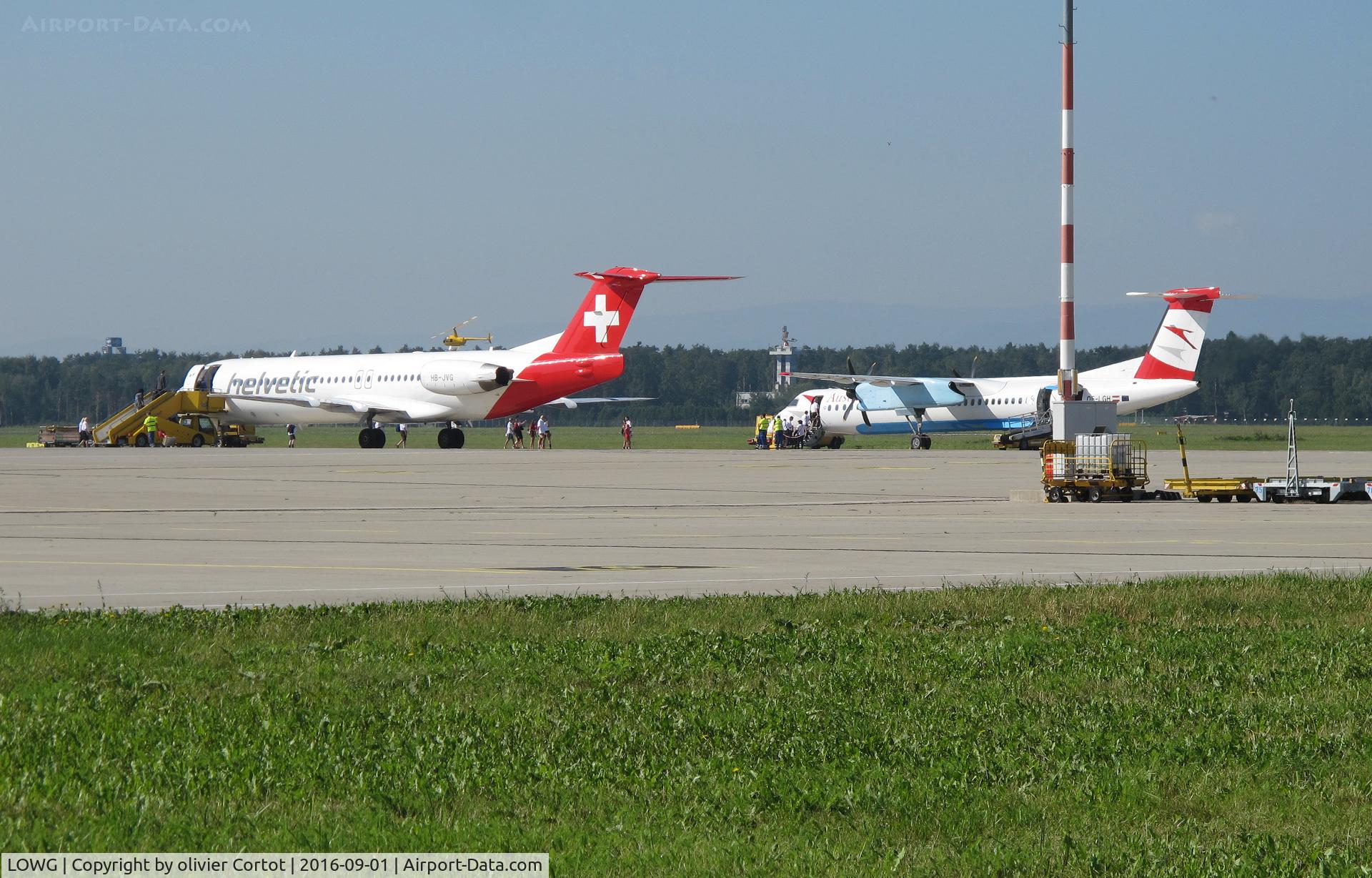 Graz Airport, Graz Austria (LOWG) - Swiss coummuter loading passengers