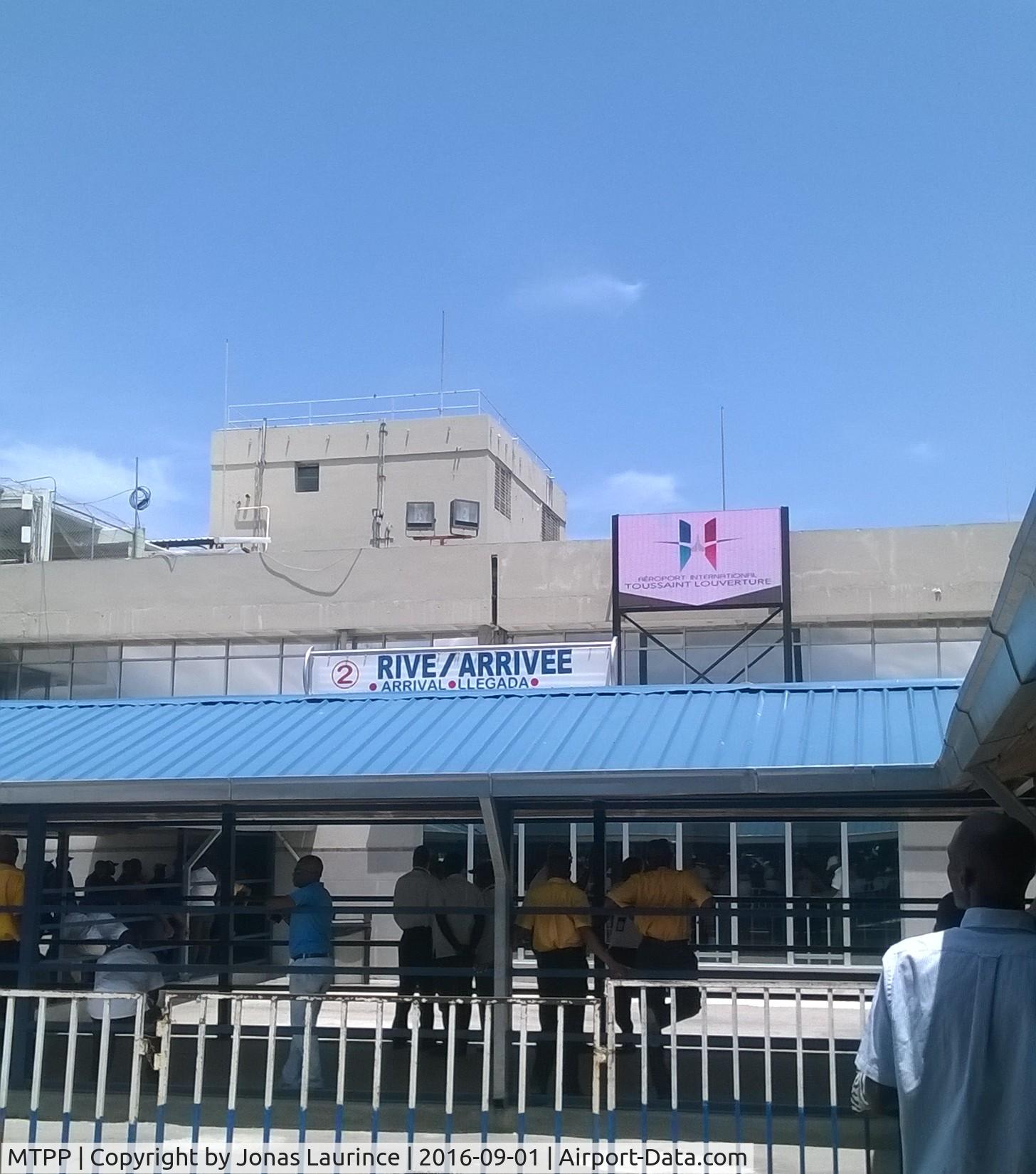 Port-au-Prince International Airport (Toussaint Louverture Int'l), Port-au-Prince Haiti (MTPP) - Arrival Waiting Hall Screen