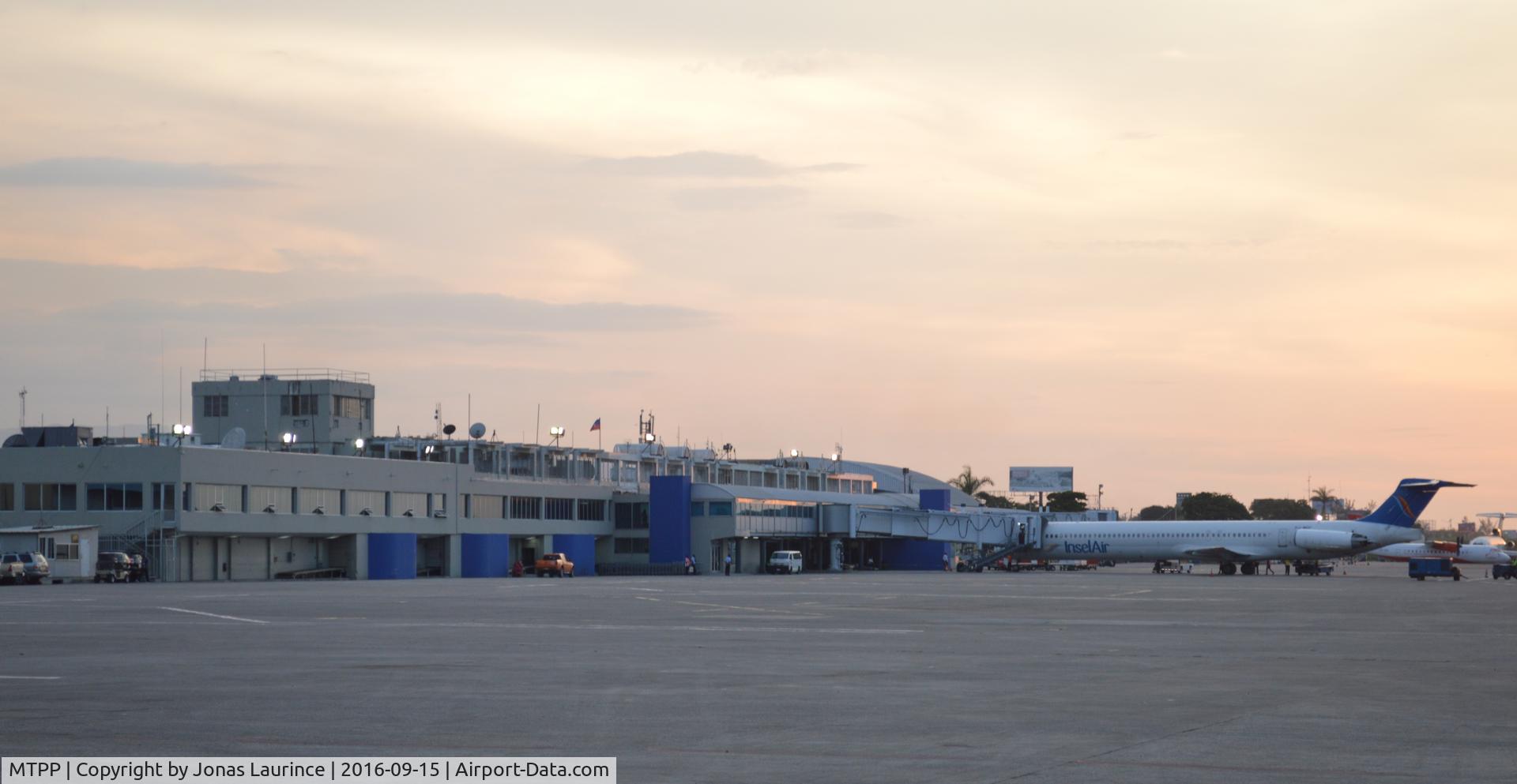 Port-au-Prince International Airport (Toussaint Louverture Int'l), Port-au-Prince Haiti (MTPP) - Aircraft InselAir 