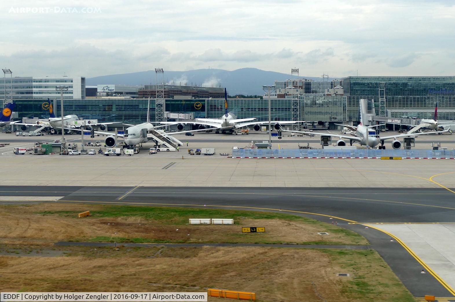 Frankfurt International Airport, Frankfurt am Main Germany (EDDF) - View on Terminal 1 und 2 while my flight from LIS comes to an end...
