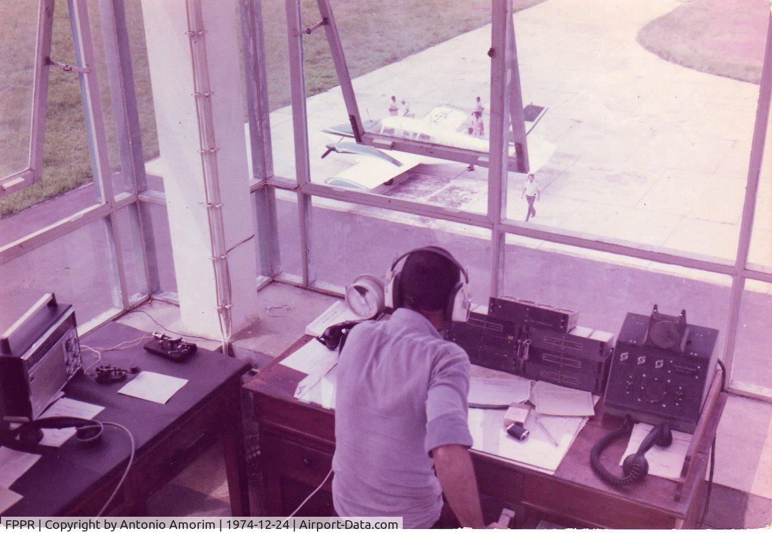 Principe Airport, Aircraft crashed FPPR ( Príncipe) airport 24 DEC 1974, photo by Antonio Amorim