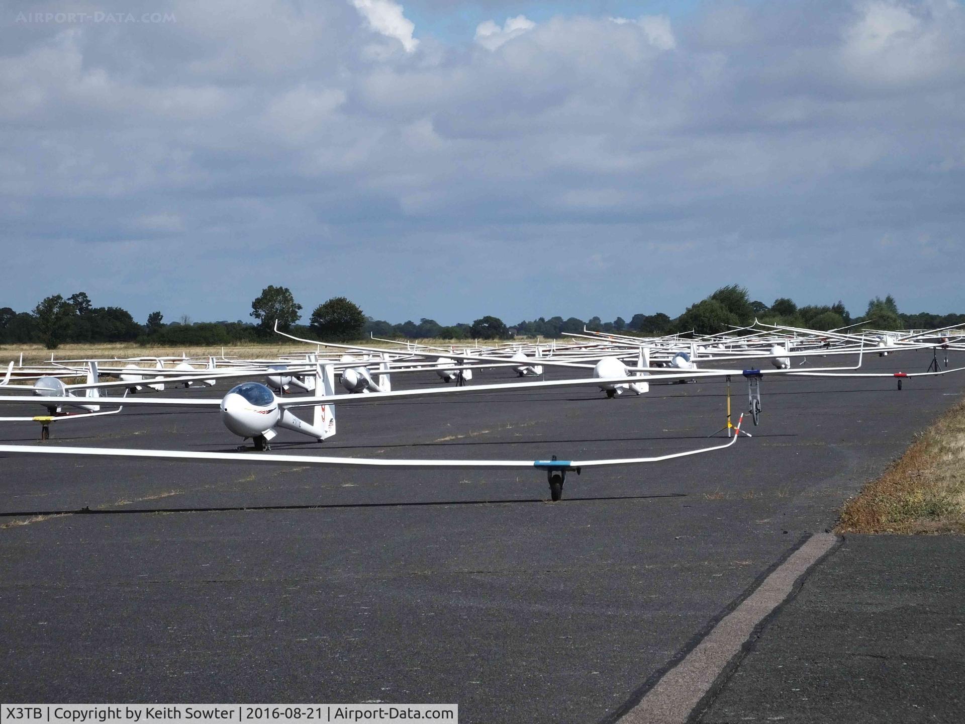 X3TB Airport - Launch grid of a glider Competition at Tibenham